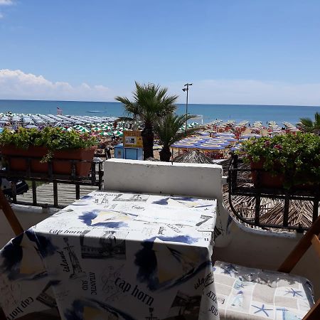 Appartamento Frontemare Azzurra Caorle Bagian luar foto