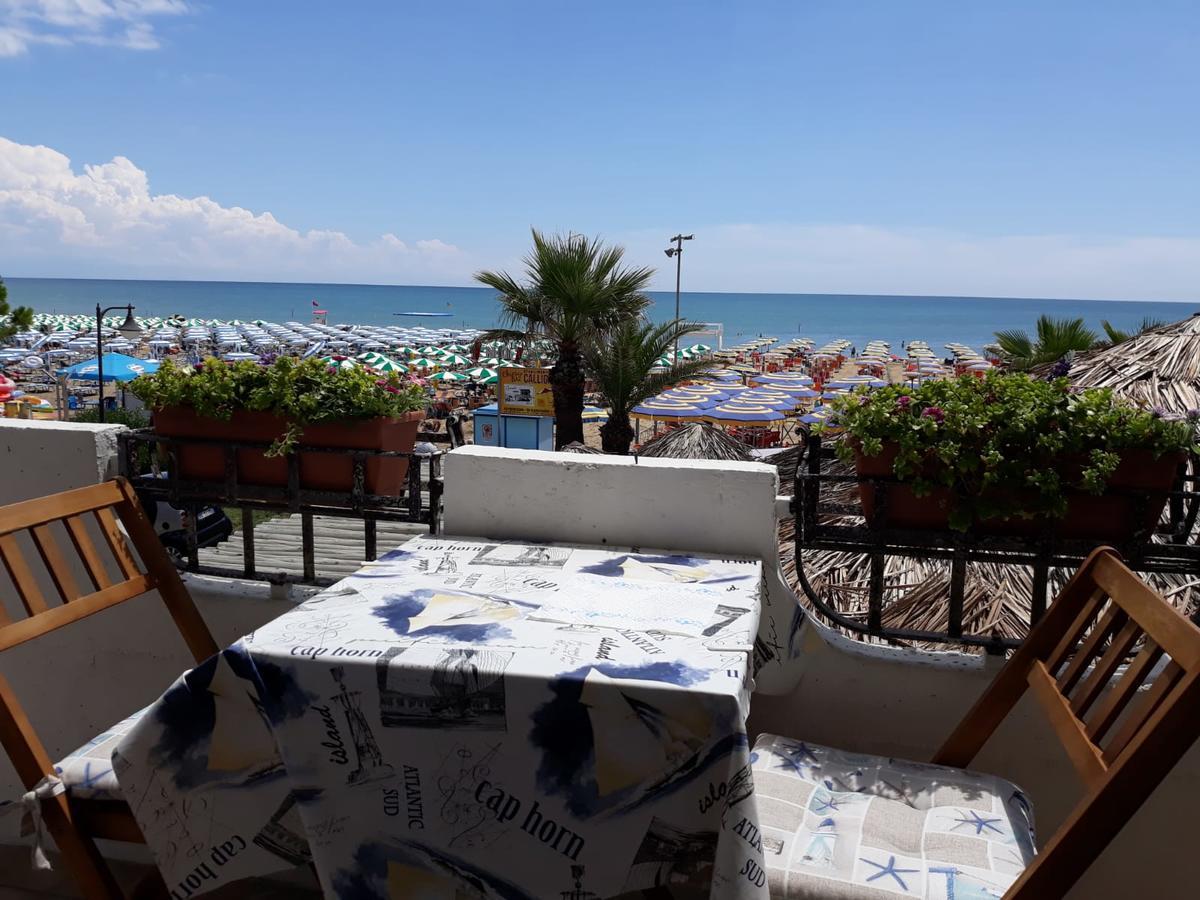 Appartamento Frontemare Azzurra Caorle Bagian luar foto