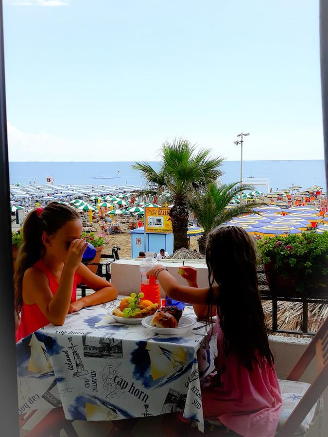 Appartamento Frontemare Azzurra Caorle Bagian luar foto